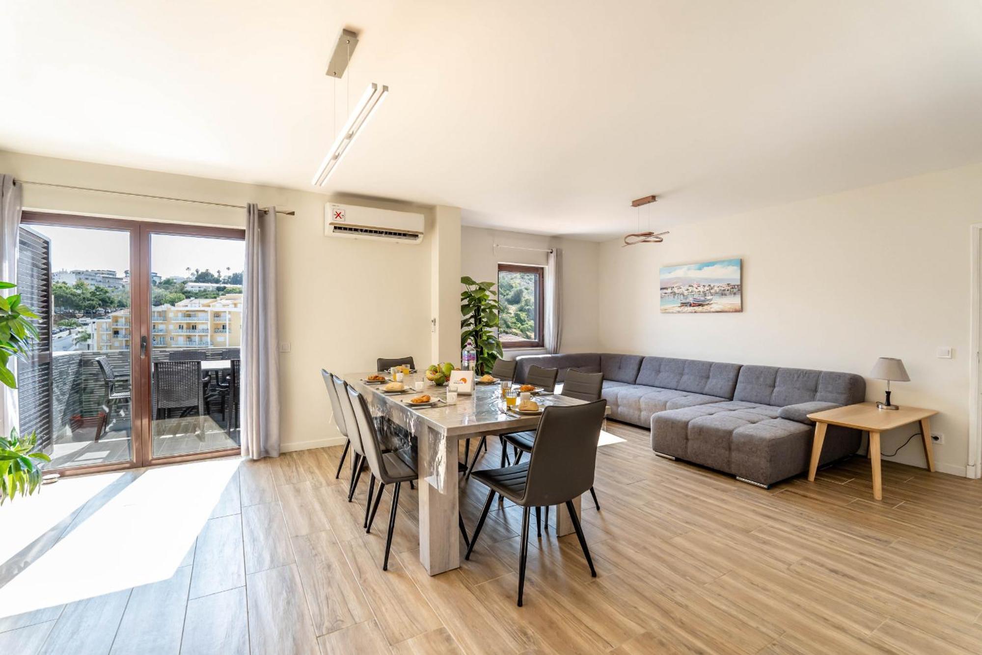 #164 Saradel 42 By Holidays Apartment *